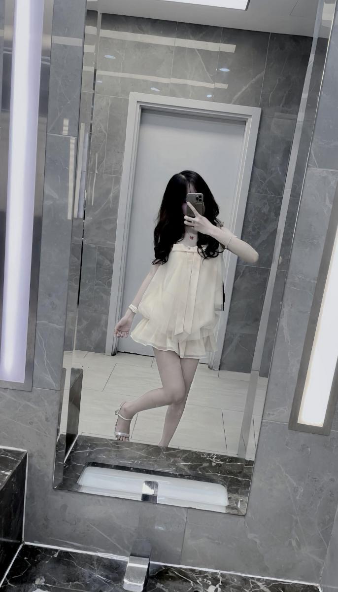 Ảnh gái xinh buồn - Gương sứ đẹp