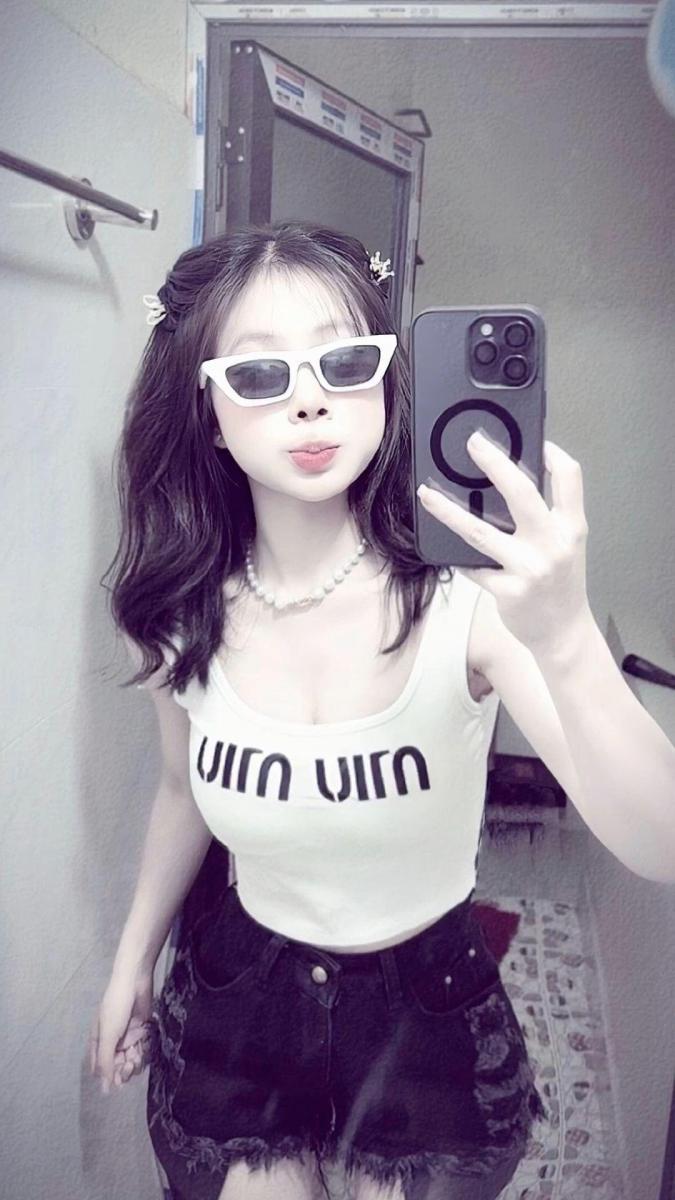 Gái xinh đeo mắt kính đẹp nhất TikTok