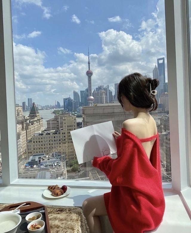 Ảnh gái xinh mu cao tại toà nhà cao tầng