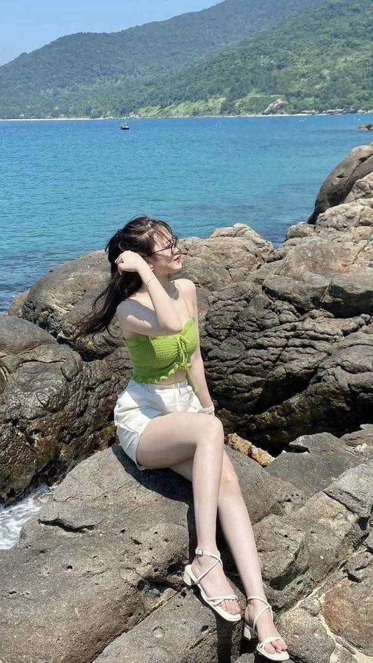 Chân gái xinh trong bộ bikini đẹp