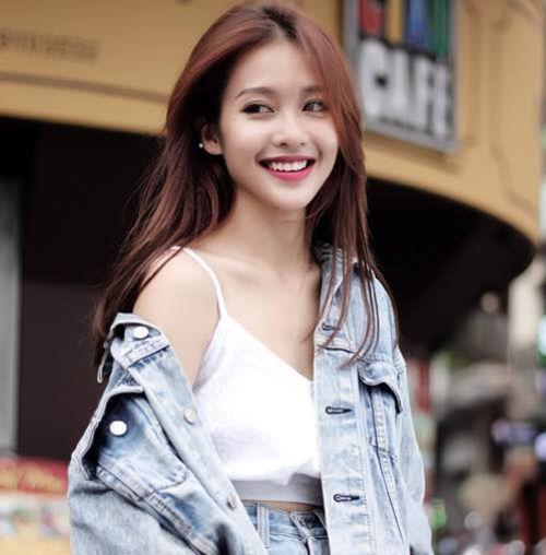 Gái Xinh Che Mặt Với Hoa