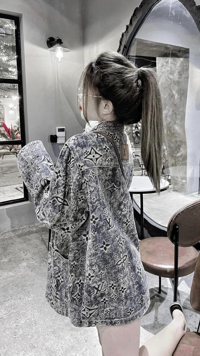 Hình gái xinh k9 trong áo thời trang đẹp