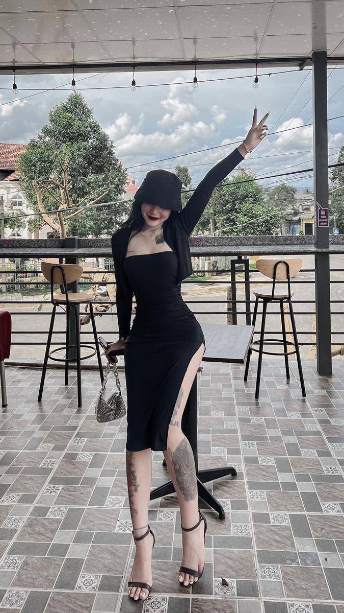 Gái xinh bigo trong bộ trang phục đen quyến rũ