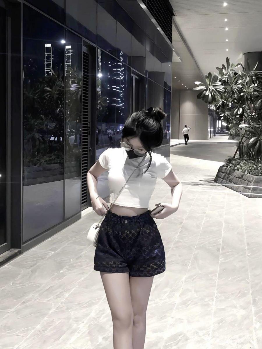 Gái đẹp trong bikini, thời trang sắc đẹp với tóc đen