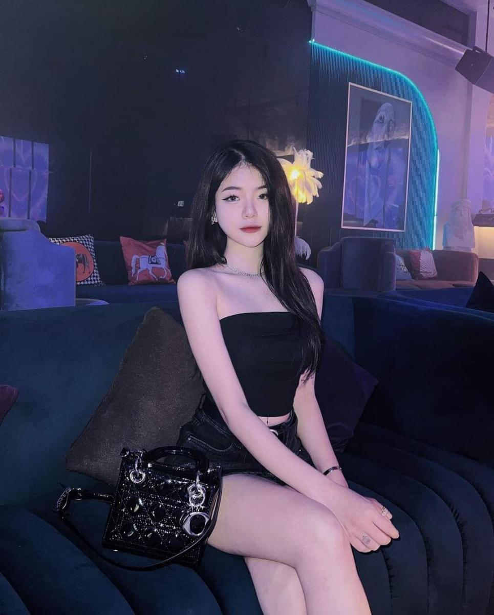 Gái xinh tóc dài trong bộ sưu tập thời trang