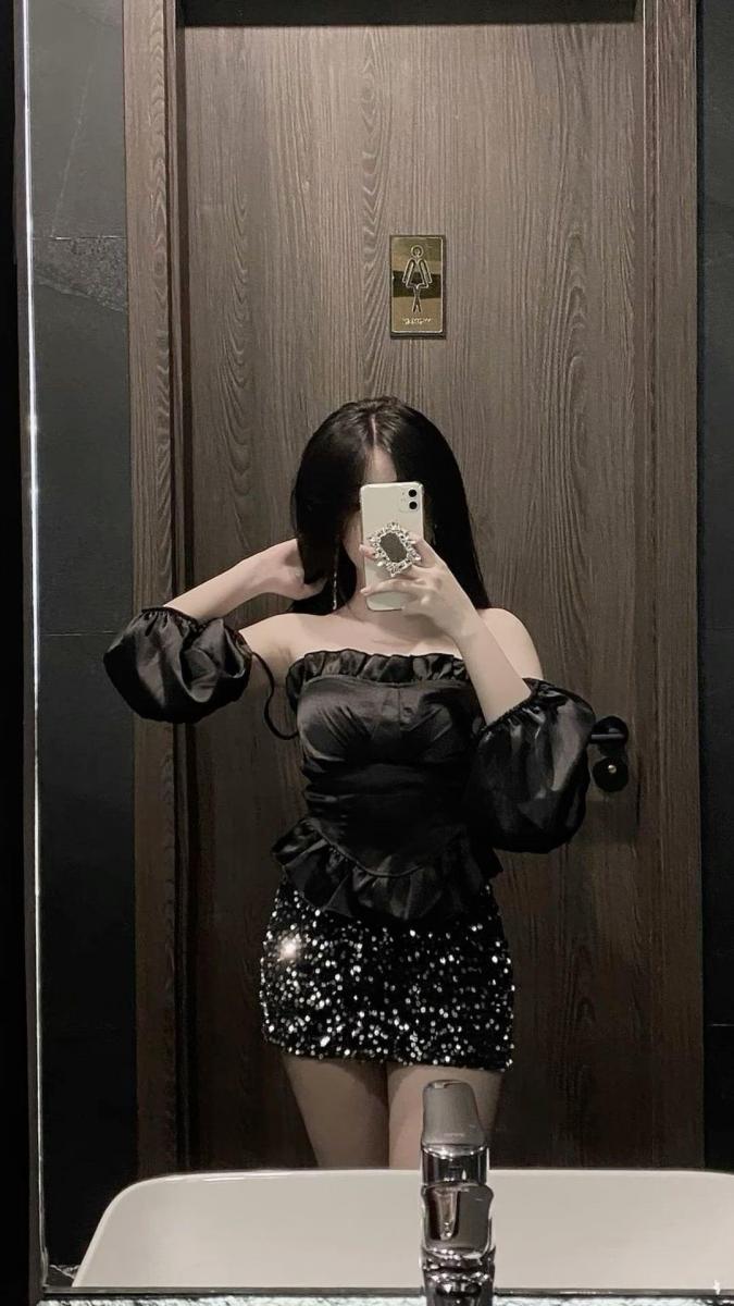 Hình gái xinh cute và hở hang trong thời trang tóc đen