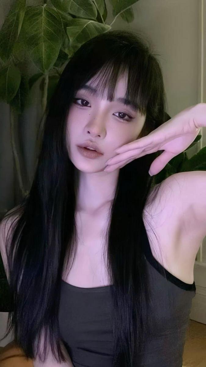 Gái Xinh Cầm Hoa
