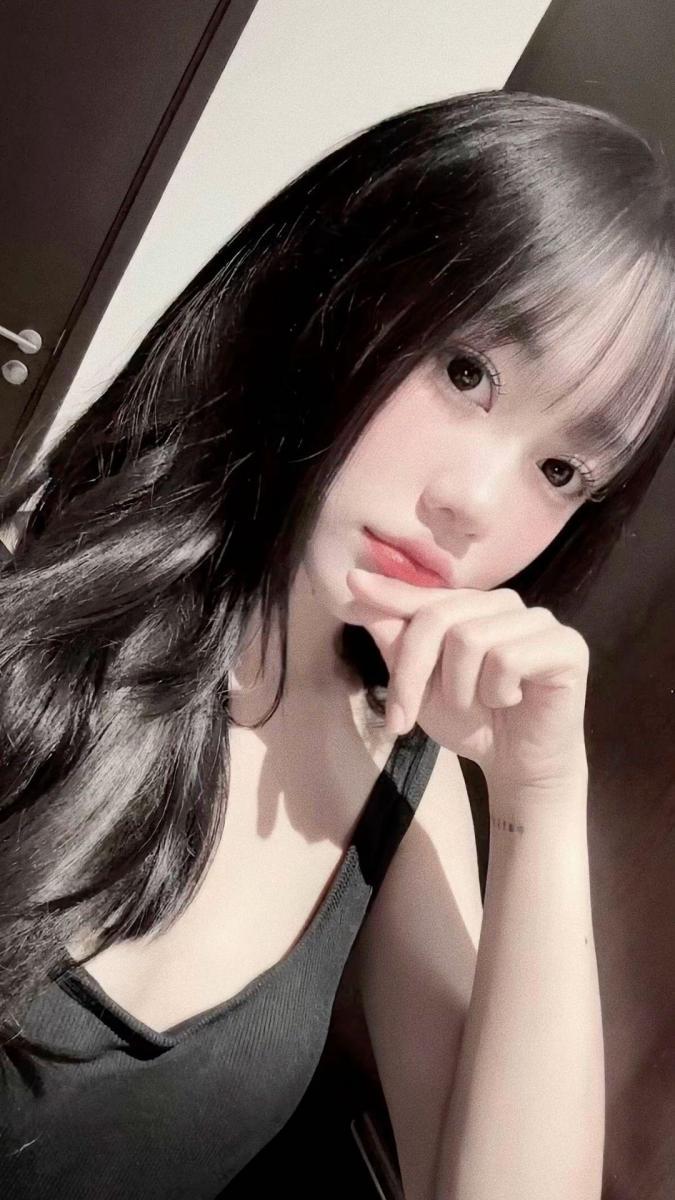 Ảnh gái xinh TikTok với tóc cam nổi bật