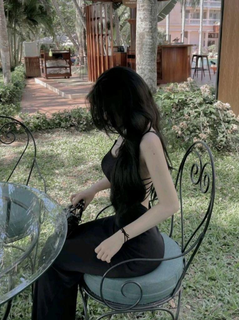 Ảnh gái đẹp tóc dài đeo kính ngầu