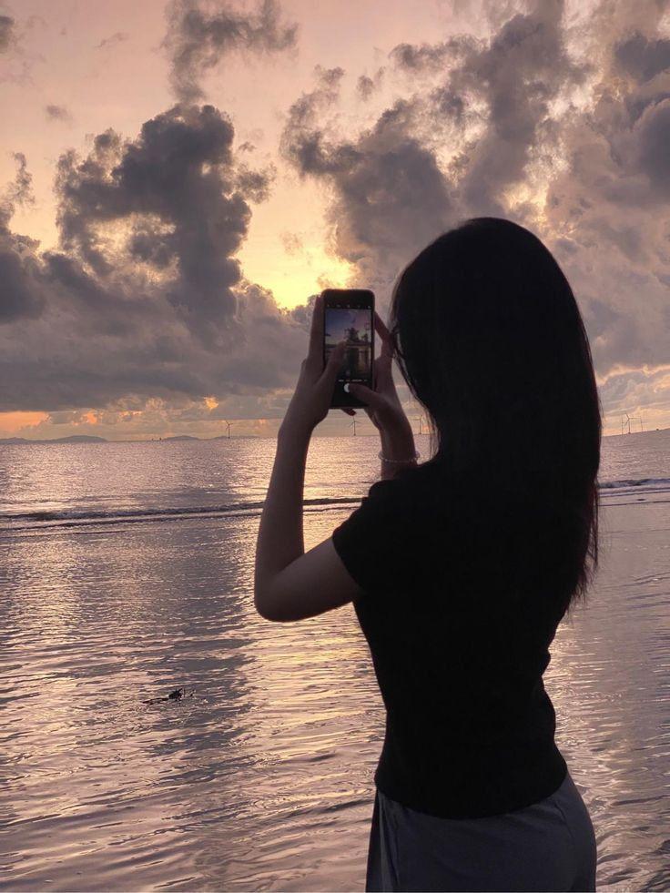 Ảnh chân gái đẹp sexy với ngực to