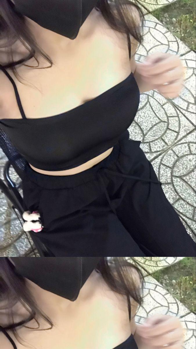 Gái xinh khoe thân trong áo crop top thật lung linh