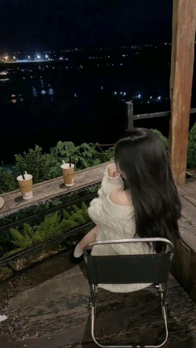 Ảnh gái xinh nội y trên ban công đêm đẹp