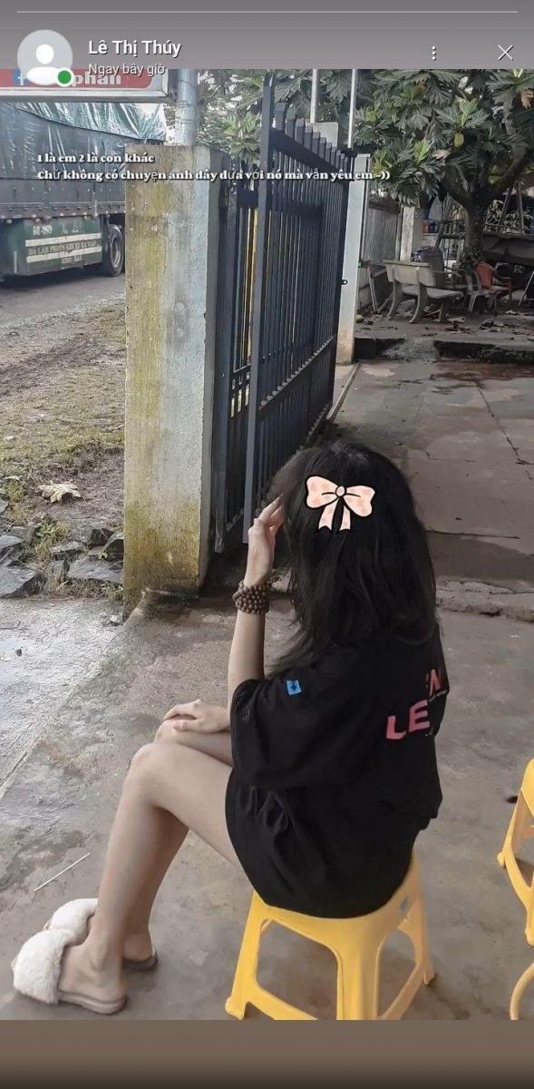 cô gái Xinh Với Chân Gái Xinh Và Ngực Gái