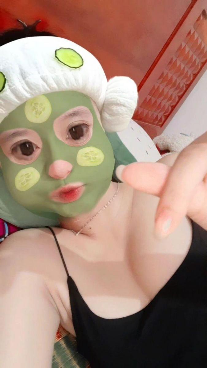 Gái Xinh Ngực To Biểu Cảm Khuôn Mặt