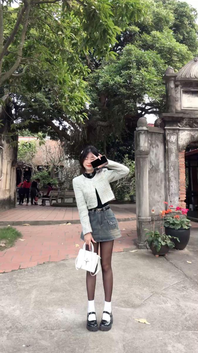 Gái xinh mọng nước trong bộ đồ thời trang