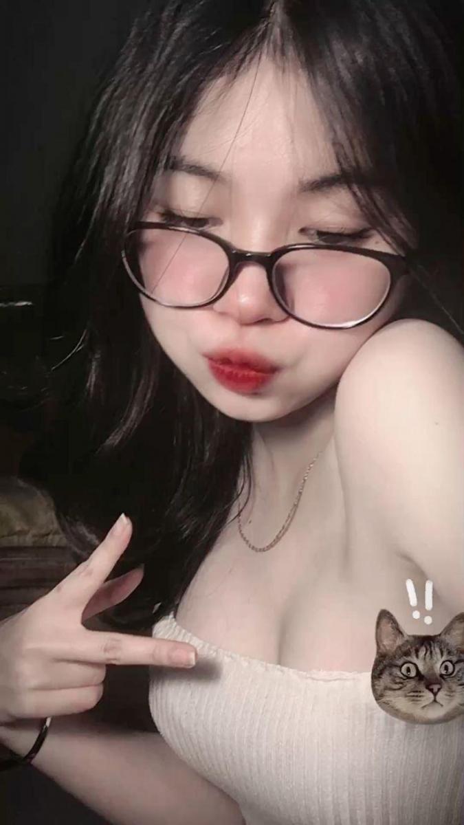 Gái xinh khoe thân trong bộ ảnh nóng bỏng