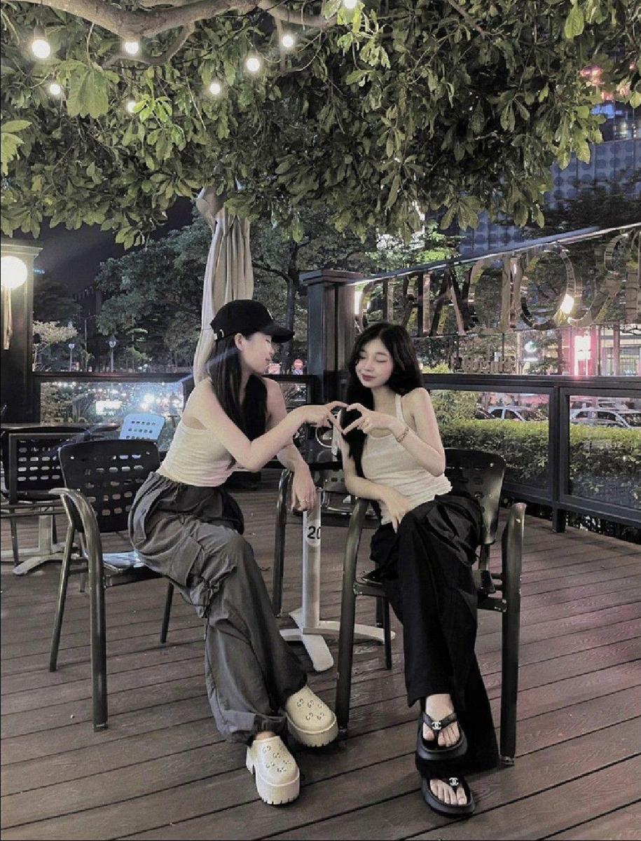Ảnh gái xinh xinh ngực to trong mùa hè