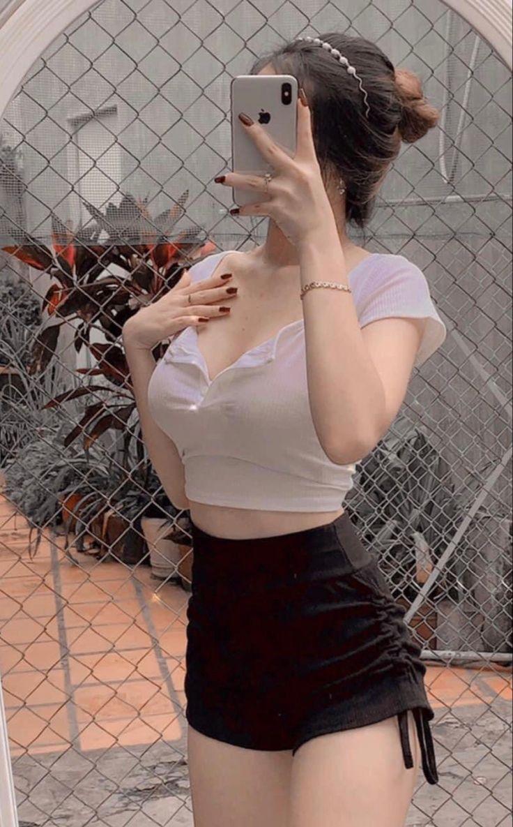 Hình ảnh những cô gái xinh đẹp trong thời trang bụng cre