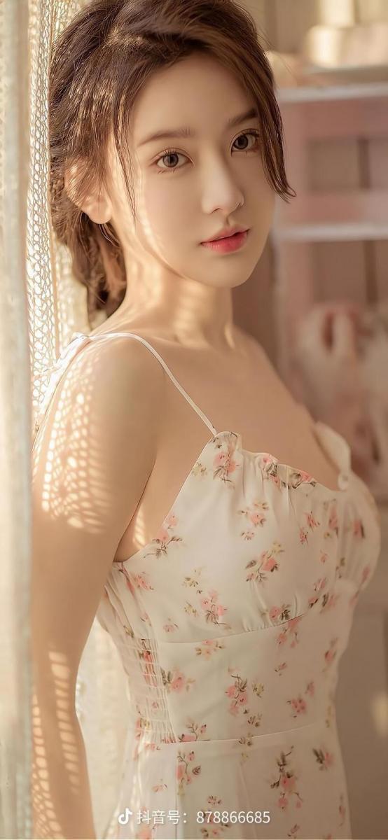 Gái Xinh Tóc Ngang Vai