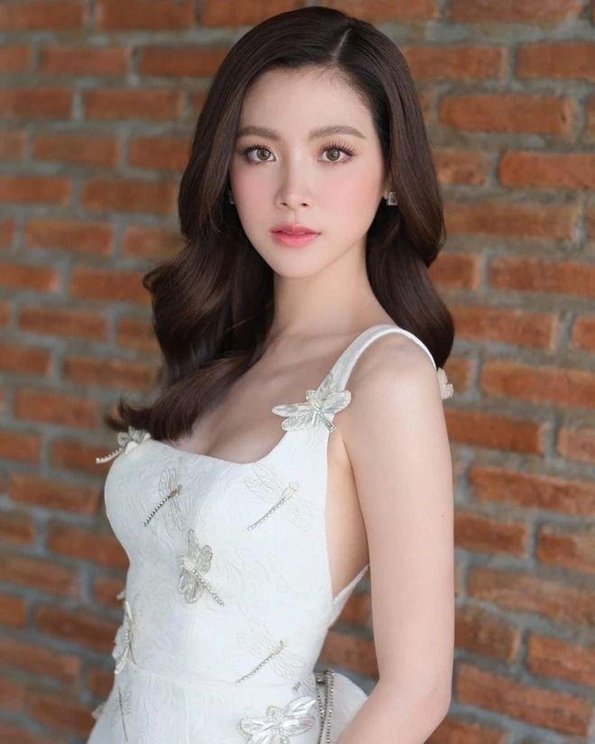 Ảnh gái xinh tóc ngang vai gây sốc quá khứ