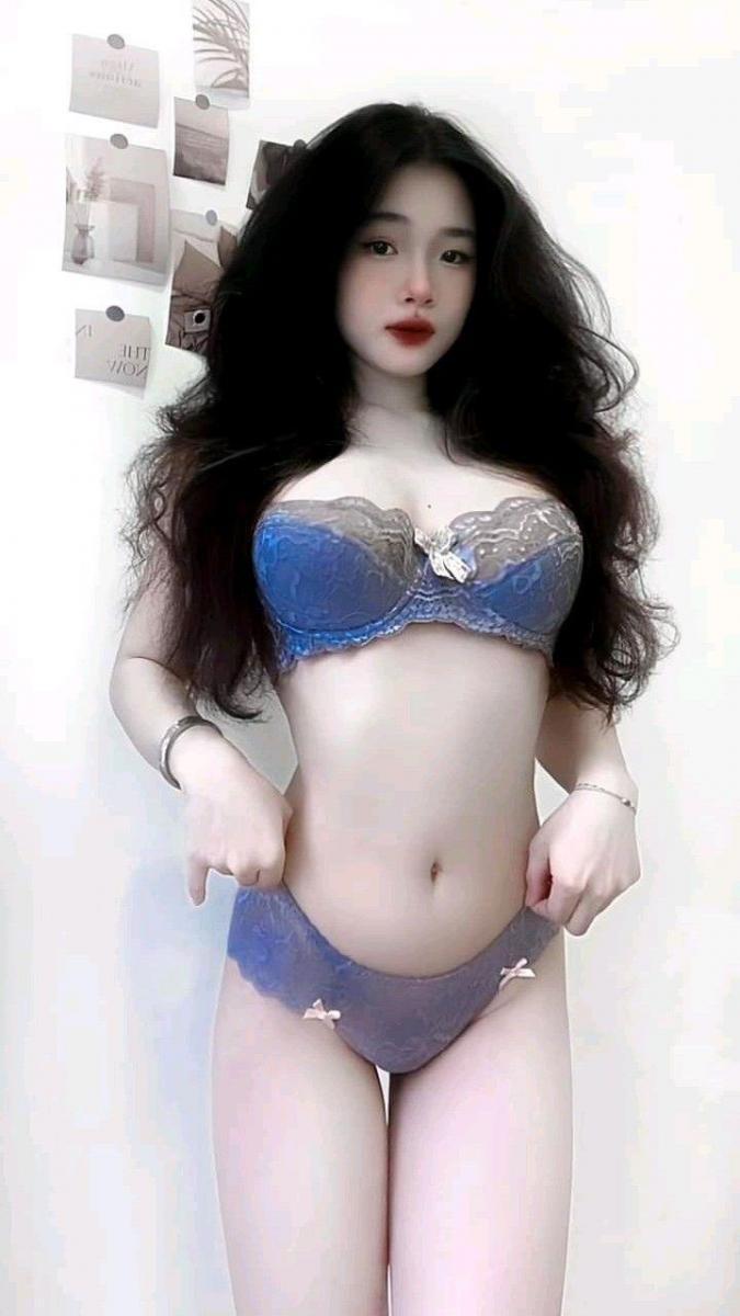 Gái xinh 16 và gái xinh 18 khoe sắc đẹp lột xác