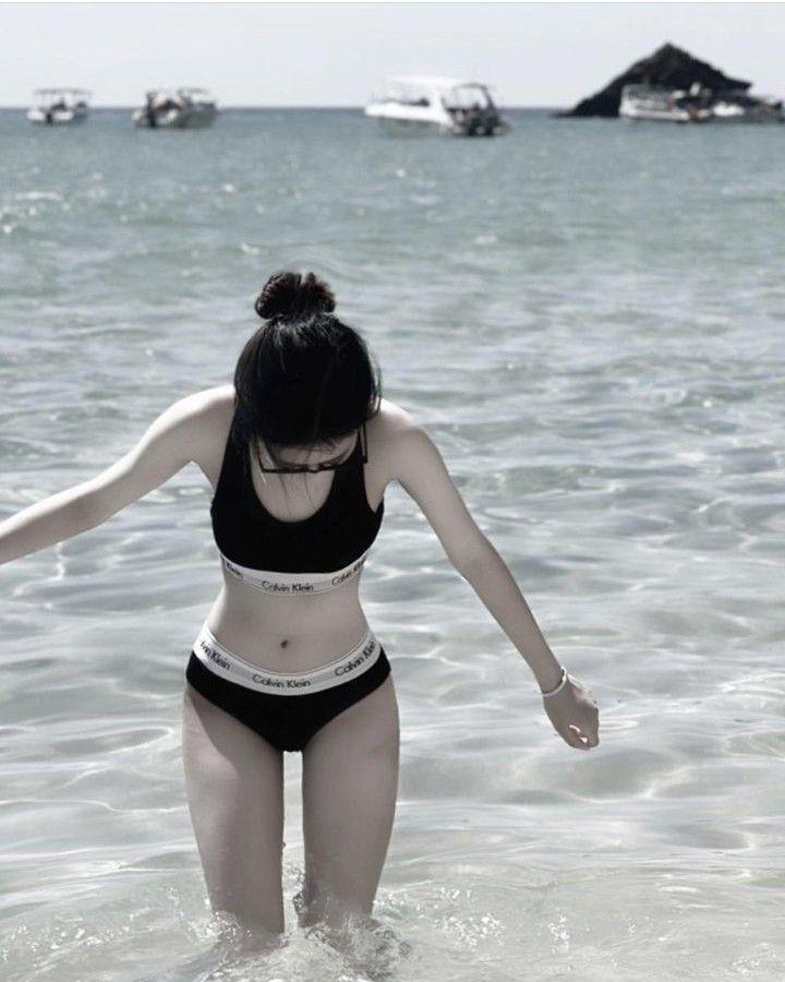 Gái xinh khoe đồ lót đẹp không mặc đồ