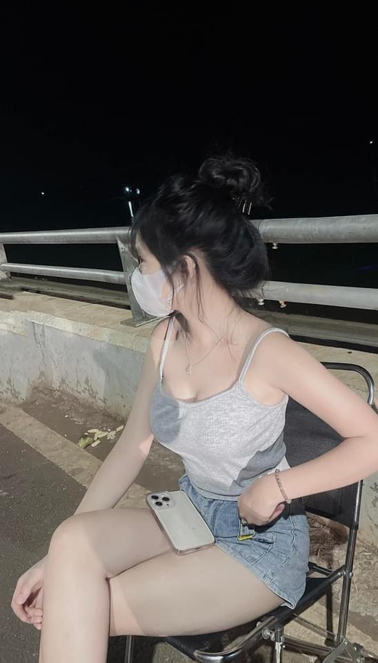 Ảnh gái xinh không mặc áo trong bộ sưu tập áo sơ mi
