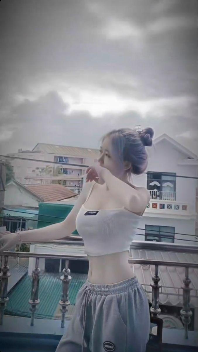 Ảnh gái xinh ngực to, đùi thắt lưng người mẫu