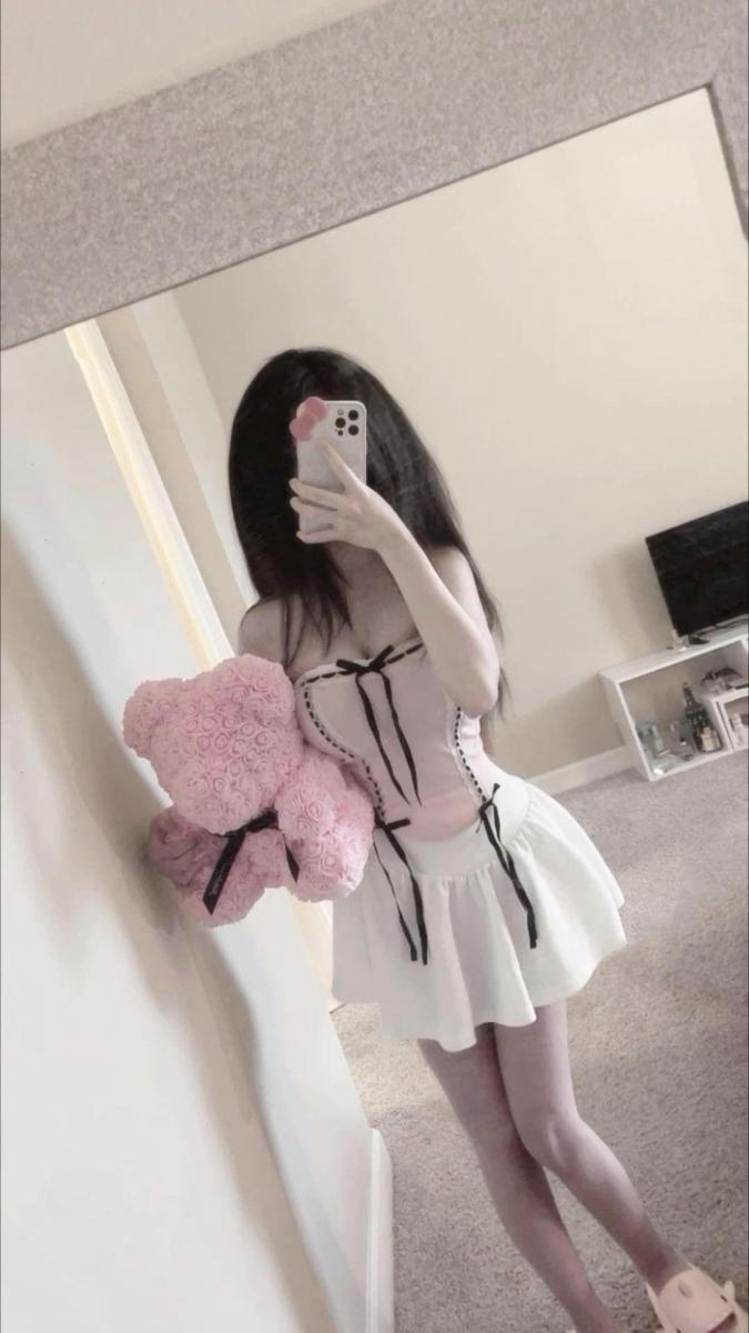 Ảnh gái xinh váy trắng siêu xinh và gợi cảm