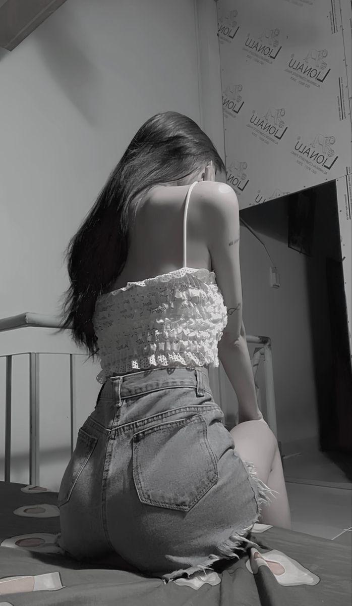 Ảnh gái xinh mặc quần bò sật sexy