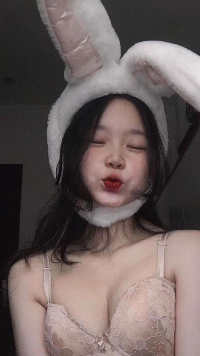 Gái xinh khỏa thân sexy và nhảy múa quyến rũ