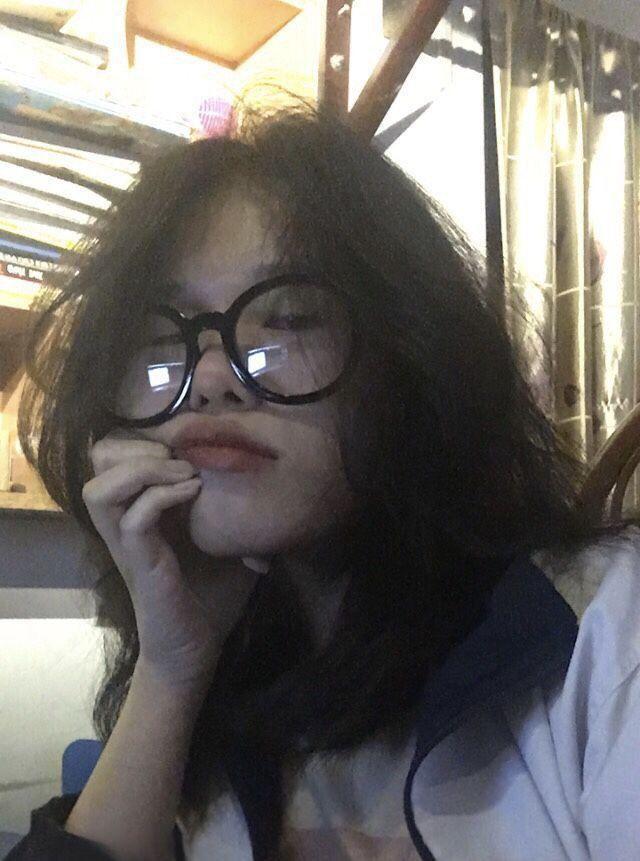 Gái Xinh Cute Đeo Kính