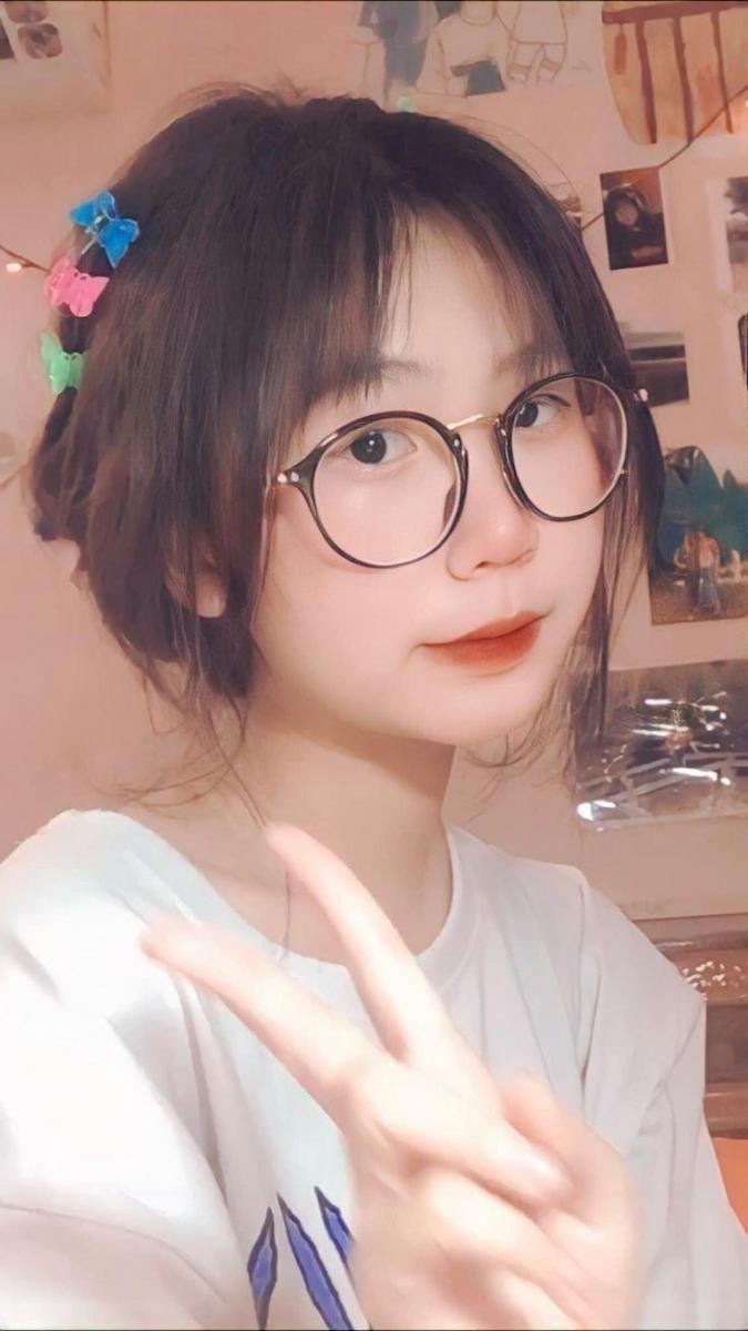 Ảnh gái xinh đeo mắt kính cute và ngầu