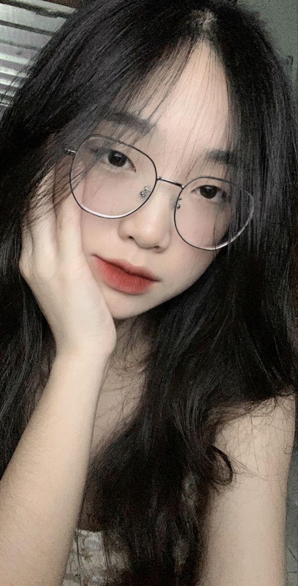 Gái xinh đeo kính che mặt xinh đẹp