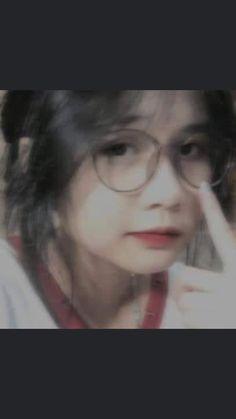 Ảnh gái xinh đeo mắt kính cute và ngầu