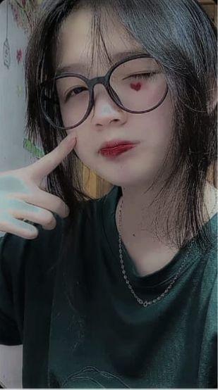 Ảnh gái xinh đeo mắt kính đẹp nhất