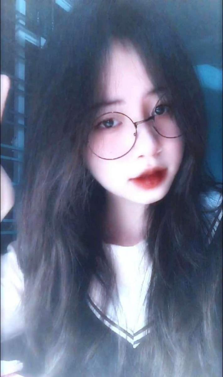 Ảnh gái xinh đeo mắt kính cute và ngầu