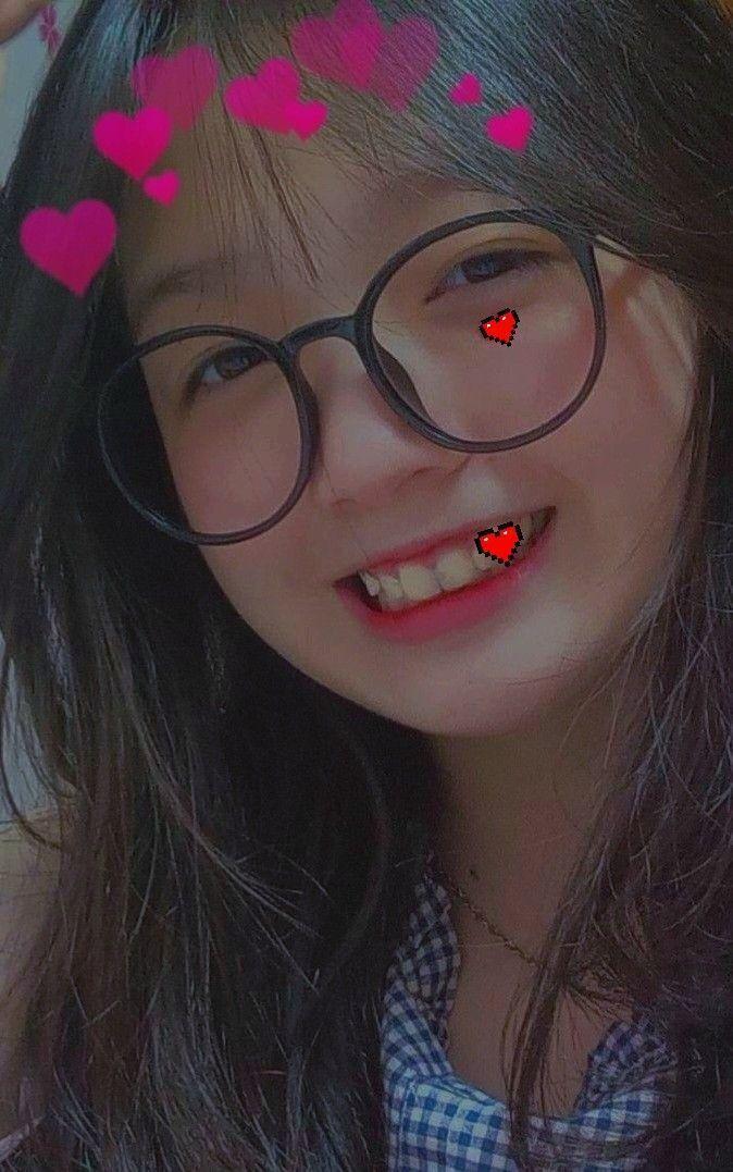 Ảnh gái xinh 2k7 đeo kính mới niềm hạnh phúc