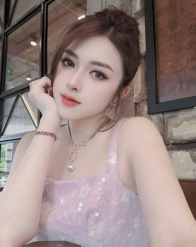 Ảnh buồn gái xinh với ngực to, long mày mới