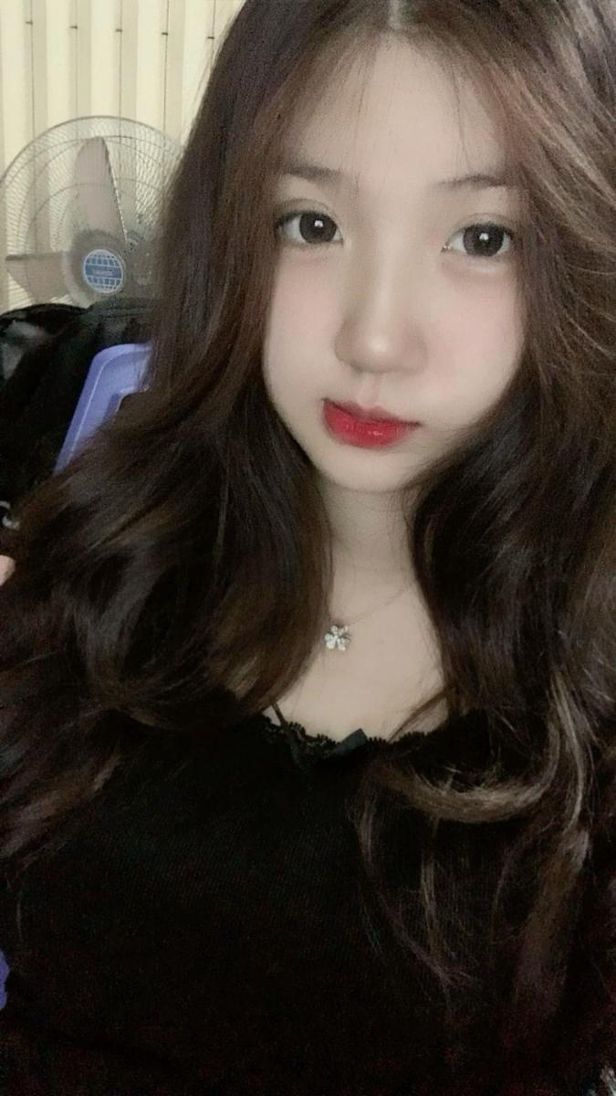 Gái xinh cởi trần với ngực bự tuyệt đẹp