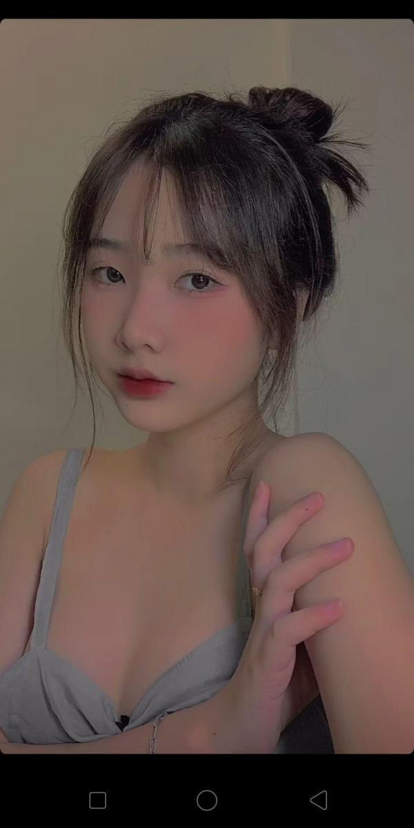 cô gái Xinh Với Tóc Gái Xinh Và Ngực Gái