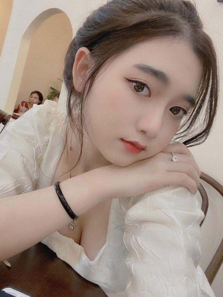 Bộ ảnh gái xinh sexy với ngực to và kiểu tóc mới