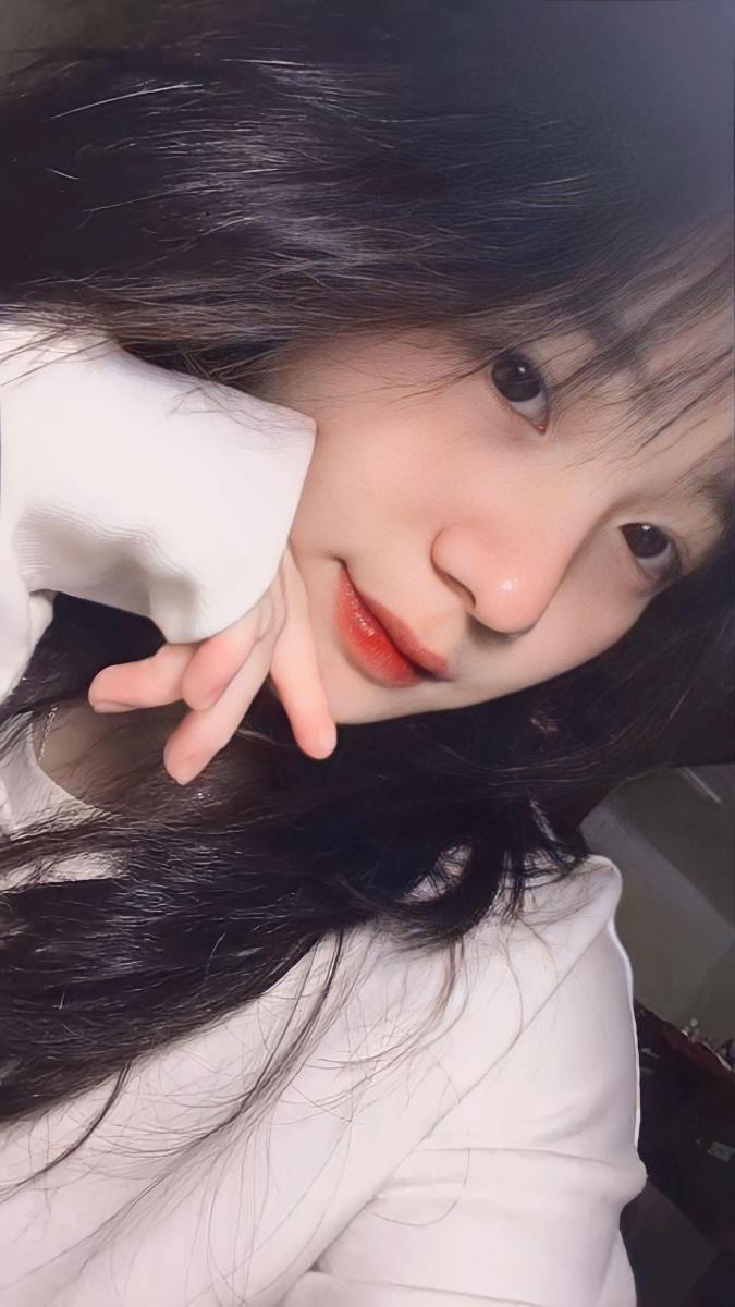 Gái xinh tắm với tóc đen, gái cute xinh đẹp