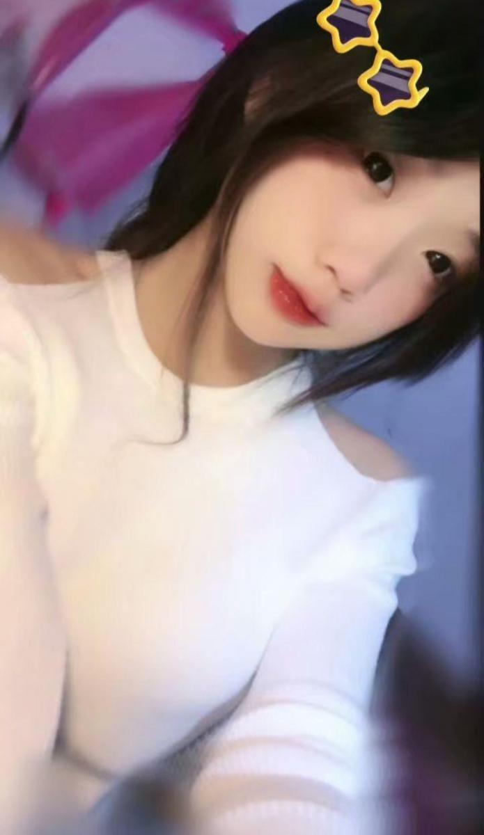 Gái Xinh Đẹp Cute Với Tóc Đen