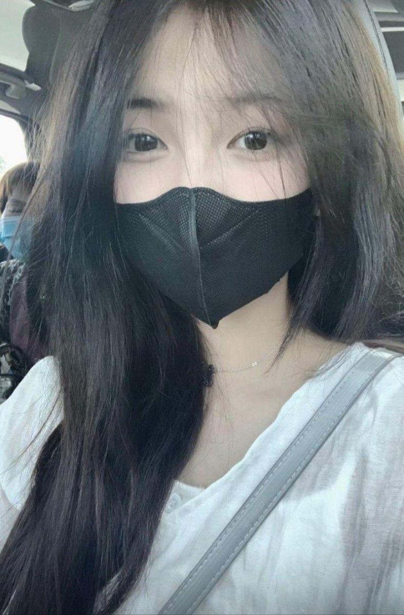 Gái xinh che mặt tóc ngắn đẹp