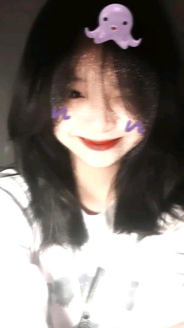 Hình ảnh gái xinh che mặt với tóc dài đẹp