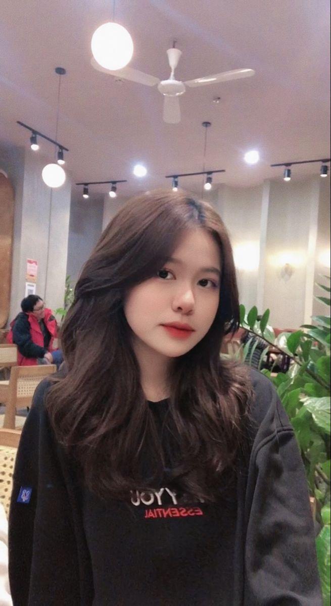 Ảnh gái xinh tóc ngắn che mặt đẹp