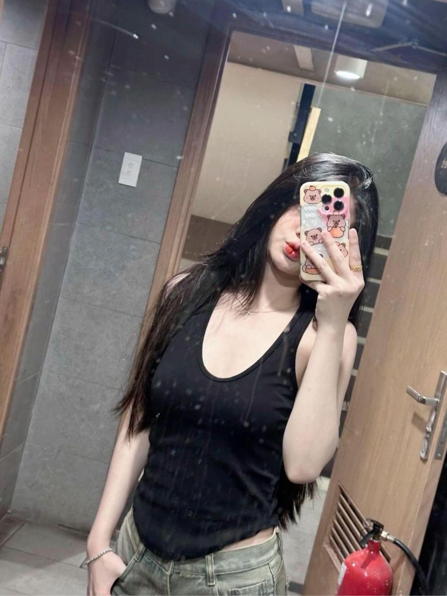 Gái xinh nhảy trên TikTok với tóc đen đẹp