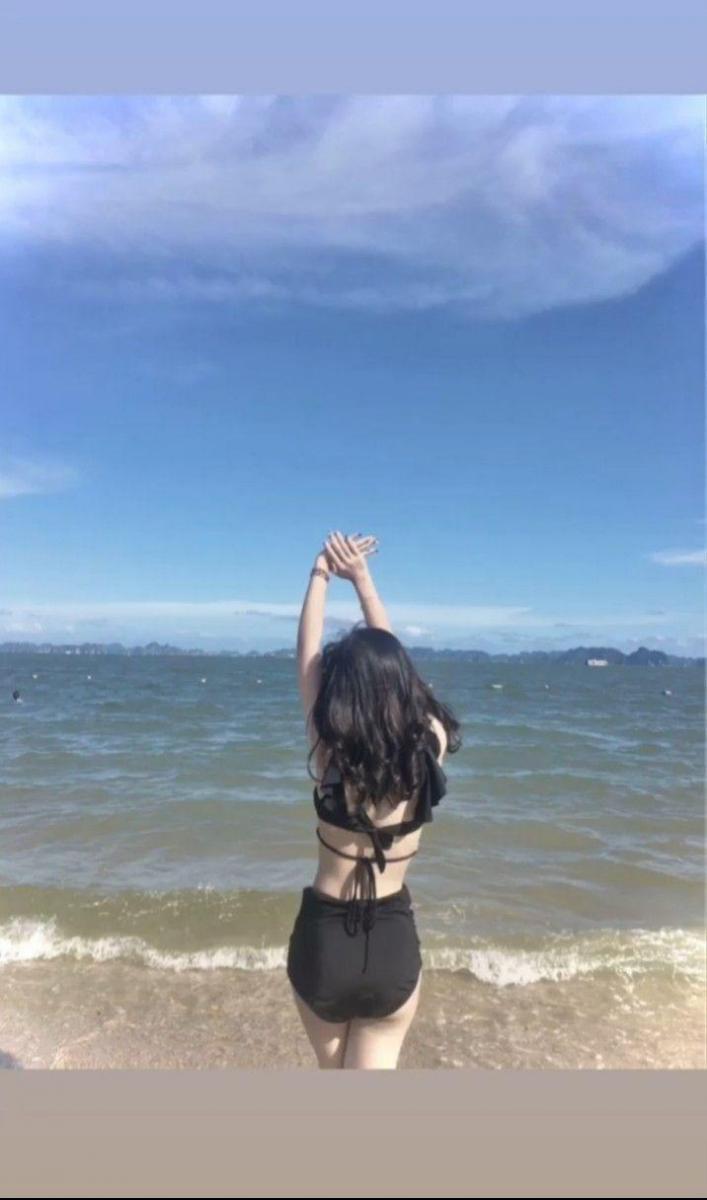 Gái xinh múa cột trong mùa hè đẹp lung linh