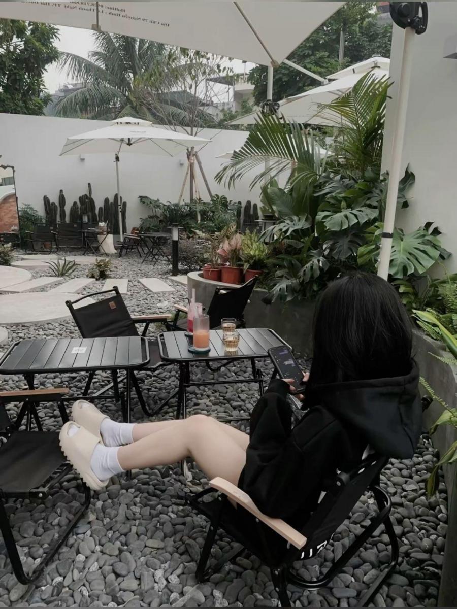 Gái xinh 2k7 và gái xinh 2k8 trong không gian nội thất